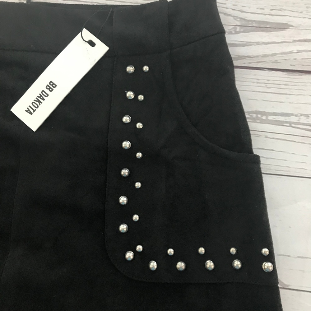 NEW BB Dakota Studded Faux Suede Skirt Black Sz 4 - Picture 2 of 8